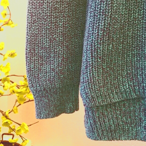 Liz Claiborne sweater - Picture 3 of 5